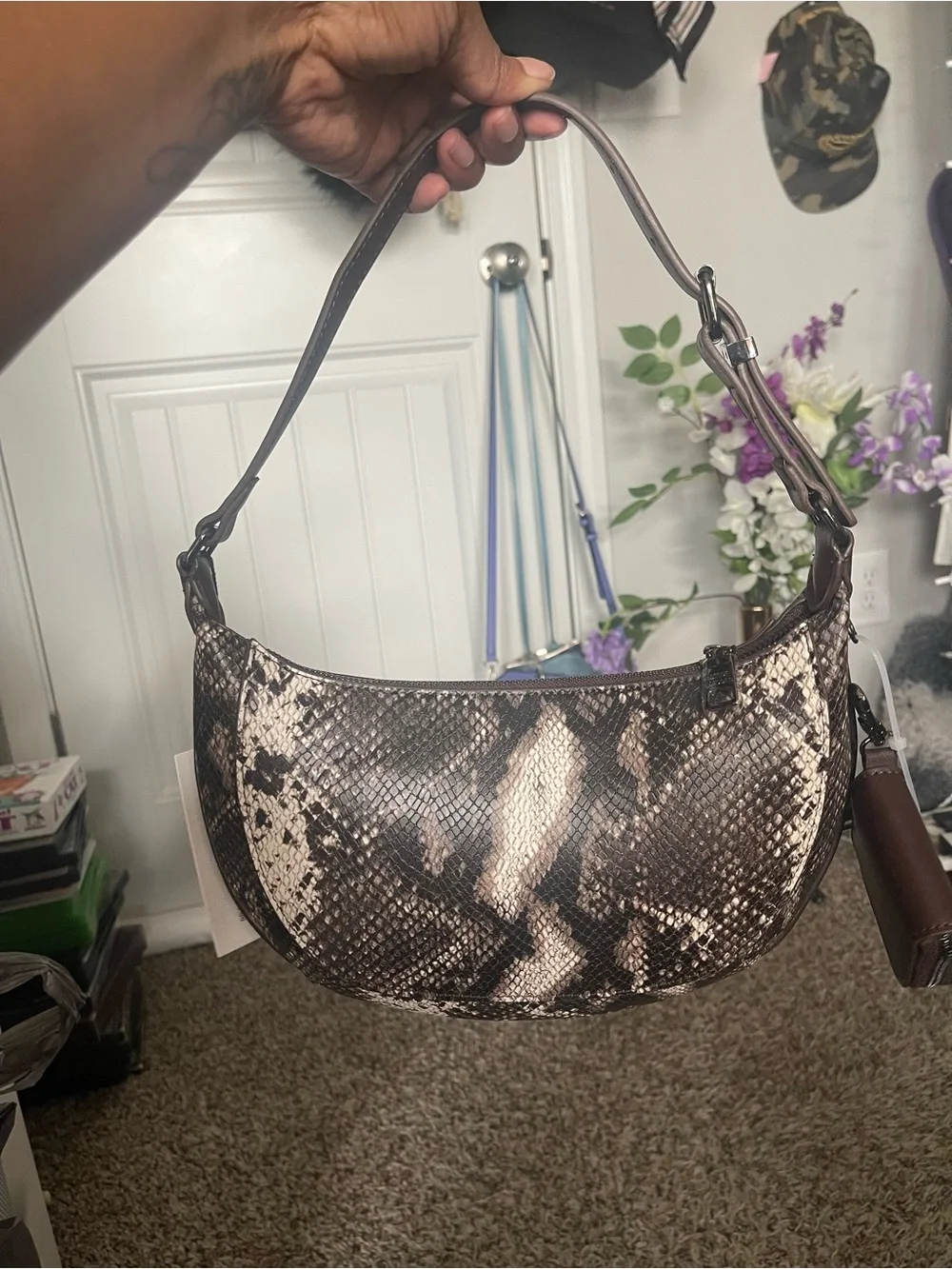 Steve Madden compact steve